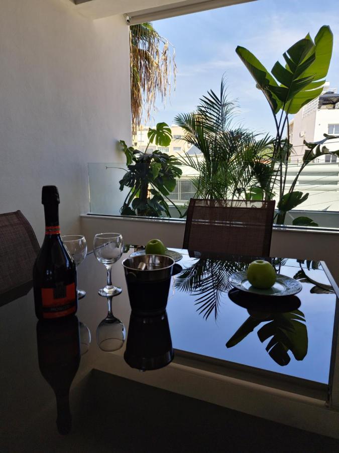 Carisa Deluxe Apartment With Jacuzzi Larnaca Esterno foto