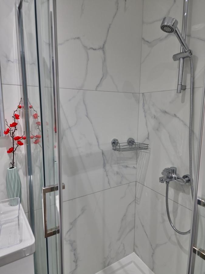 Carisa Deluxe Apartment With Jacuzzi Larnaca Esterno foto