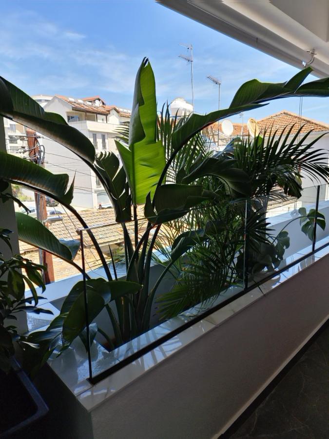 Carisa Deluxe Apartment With Jacuzzi Larnaca Esterno foto