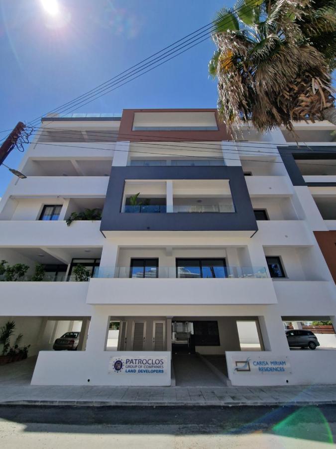 Carisa Deluxe Apartment With Jacuzzi Larnaca Esterno foto