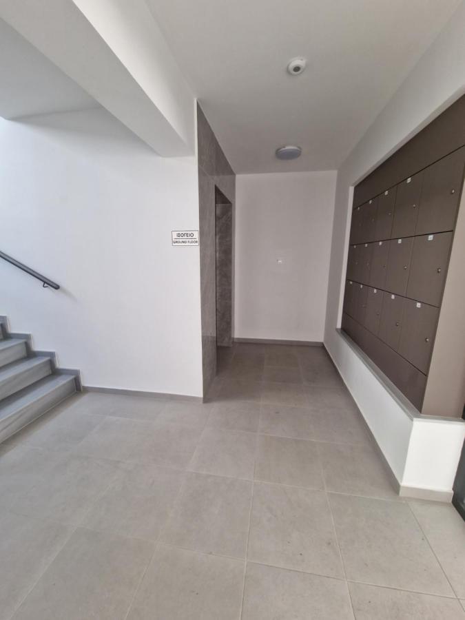 Carisa Deluxe Apartment With Jacuzzi Larnaca Esterno foto