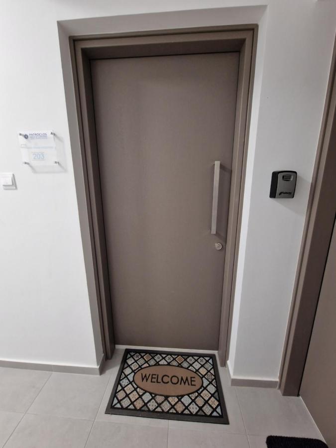 Carisa Deluxe Apartment With Jacuzzi Larnaca Esterno foto