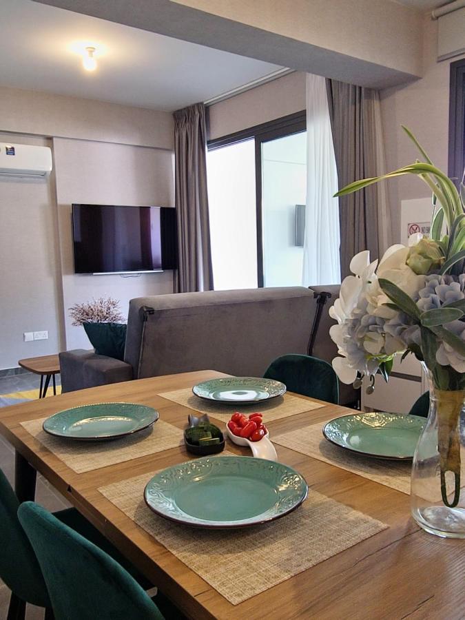 Carisa Deluxe Apartment With Jacuzzi Larnaca Esterno foto