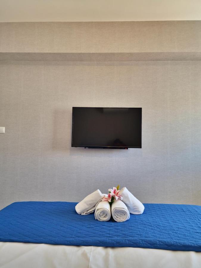 Carisa Deluxe Apartment With Jacuzzi Larnaca Esterno foto