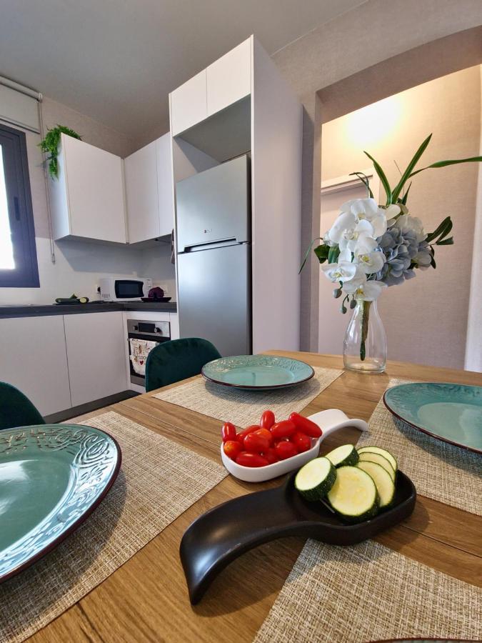 Carisa Deluxe Apartment With Jacuzzi Larnaca Esterno foto