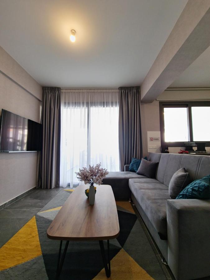 Carisa Deluxe Apartment With Jacuzzi Larnaca Esterno foto