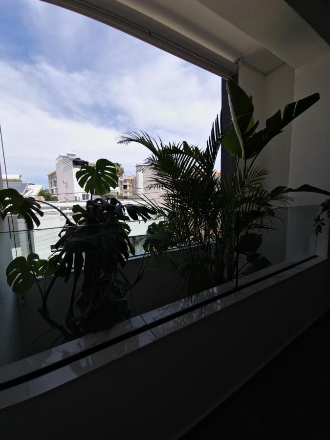 Carisa Deluxe Apartment With Jacuzzi Larnaca Esterno foto
