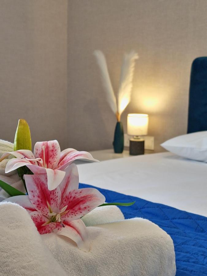 Carisa Deluxe Apartment With Jacuzzi Larnaca Esterno foto